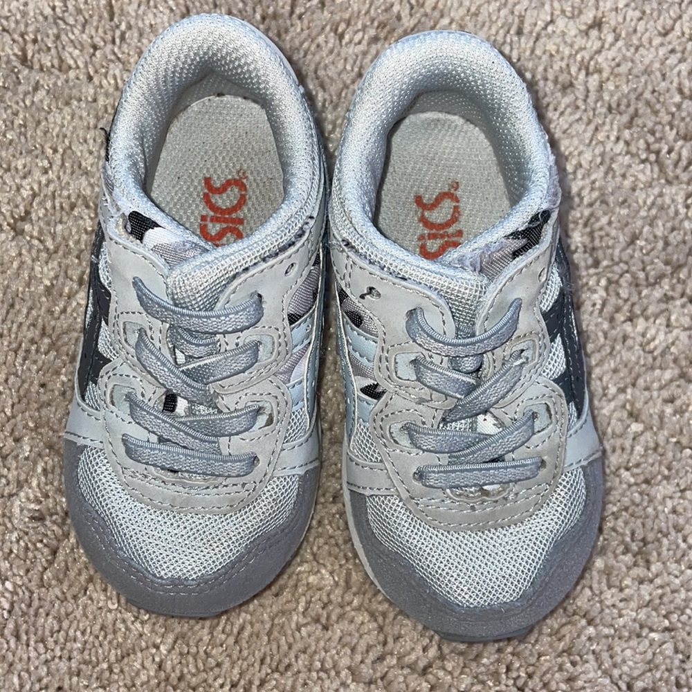 ⭐️Baby ASICS ⭐️ - Picture 2 of 7